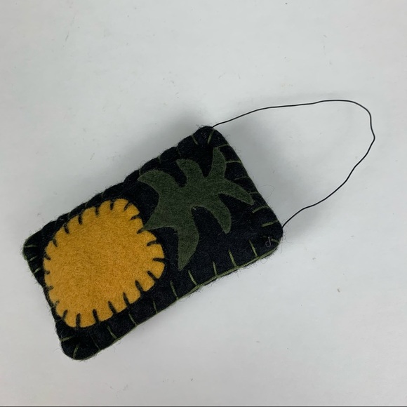 Hand stitched felt stuffed Pineapple on wire hang - Picture 3 of 11